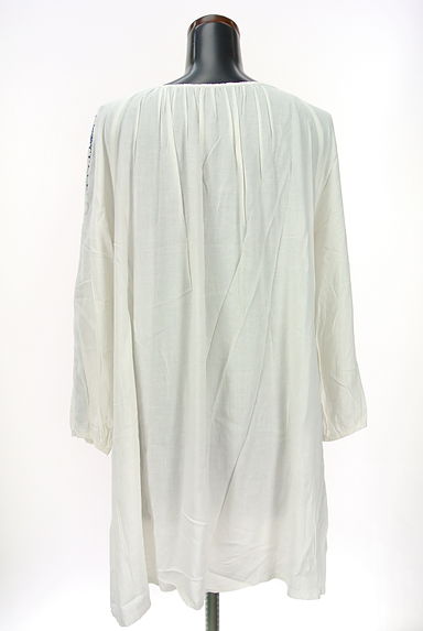 Pitchoune（ピッチュン）の古着「大人ボヘミアン刺繍ギャザーシャツ（カットソー・プルオーバー）」大画像２へ