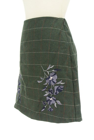 MERCURYDUO（マーキュリーデュオ）の古着「フラワー刺繍台形スカート（ミニスカート）」大画像３へ