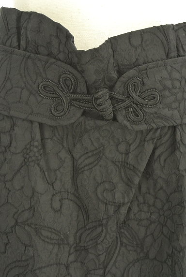 LOVE MOSCHINO（ラブモスキーノ）の古着「花刺繍のチャイナ風ミニスカート（ミニスカート）」大画像４へ