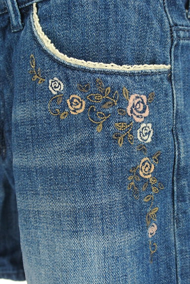 axes femme（アクシーズファム）の古着「花刺繍入りショートデニムパンツ（デニムパンツ）」大画像４へ