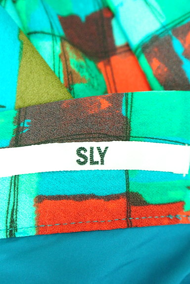 SLY（スライ）の古着「マルチカラー総柄フレアスカート（スカート）」大画像６へ