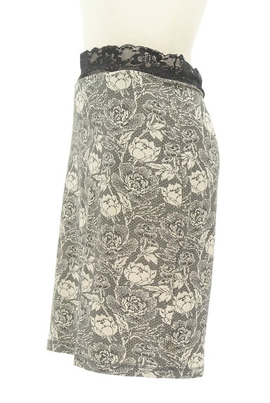 PATRIZIA PEPE（パトリッツィアペペ）の古着「花柄レースタイトミニスカート（ミニスカート）」大画像３へ