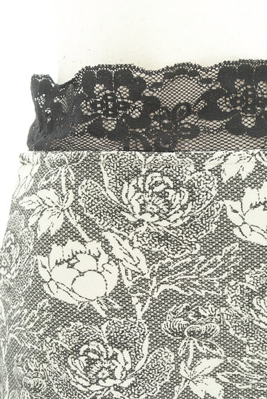 PATRIZIA PEPE（パトリッツィアペペ）の古着「花柄レースタイトミニスカート（ミニスカート）」大画像４へ