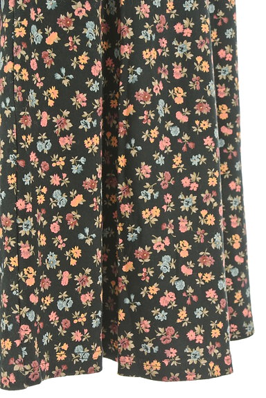 Laura Ashley（ローラアシュレイ）の古着「レトロ小花柄ロングスカート（ロングスカート・マキシスカート）」大画像５へ