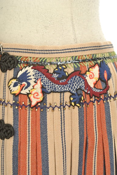 KEITA MARUYAMA（ケイタマルヤマ）の古着「刺繍ワッペン付きプリーツラップスカート（ロングスカート・マキシスカート）」大画像４へ