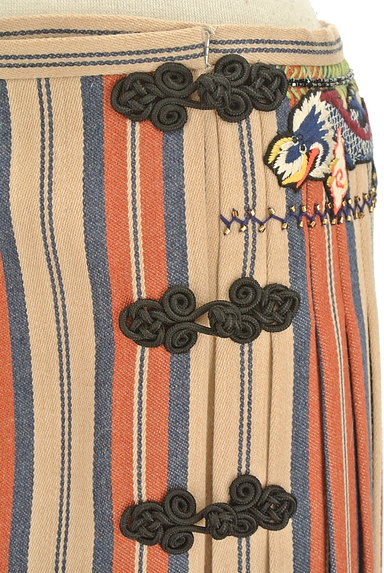 KEITA MARUYAMA（ケイタマルヤマ）の古着「刺繍ワッペン付きプリーツラップスカート（ロングスカート・マキシスカート）」大画像５へ