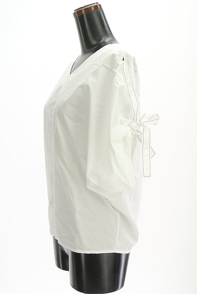 UNTITLED（アンタイトル）の古着「ステッチリボン袖ふんわり白カットソー（カットソー・プルオーバー）」大画像３へ