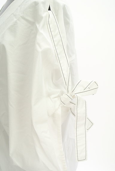 UNTITLED（アンタイトル）の古着「ステッチリボン袖ふんわり白カットソー（カットソー・プルオーバー）」大画像４へ
