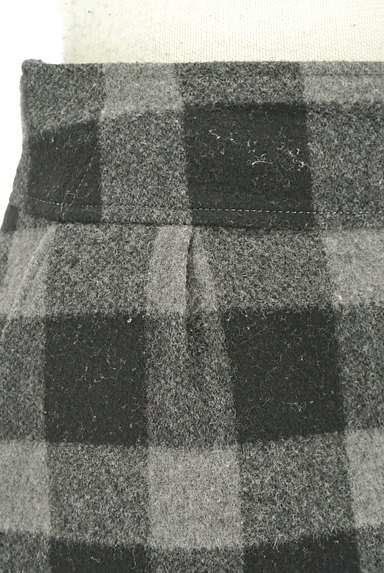 UNITED ARROWS（ユナイテッドアローズ）の古着「ブロックチェック柄セミフレアスカート（ミニスカート）」大画像４へ