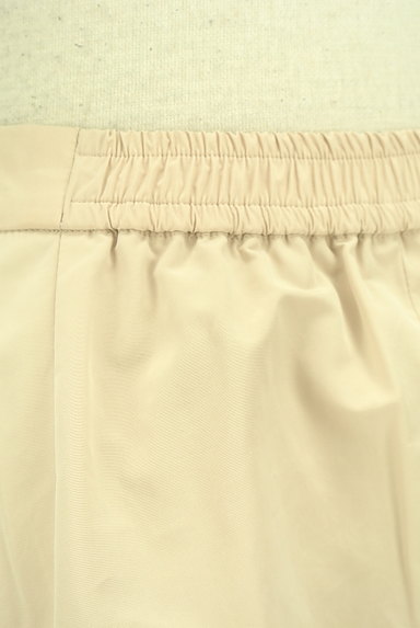 INDIVI（インディヴィ）の古着「微光沢タック膝下丈フレアスカート（スカート）」大画像４へ