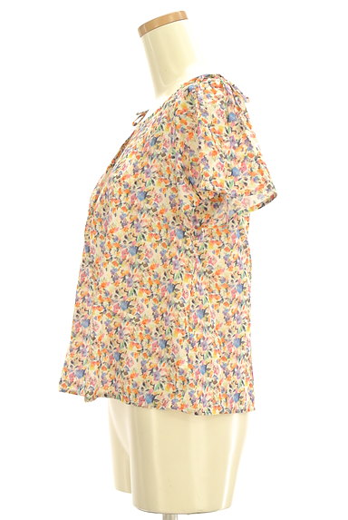 Couture Brooch（クチュールブローチ）の古着「フラワー柄トップス（カットソー・プルオーバー）」大画像３へ