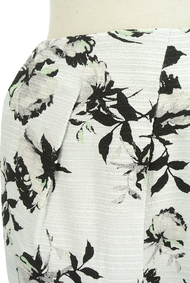 Lilidia（リリディア）の古着「花柄タックセミタイトミニスカート（スカート）」大画像４へ