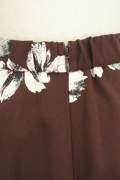 FRAY I.D（フレイアイディー）の古着「ランダム花柄フレアひざ上丈スカート（スカート）」大画像４へ