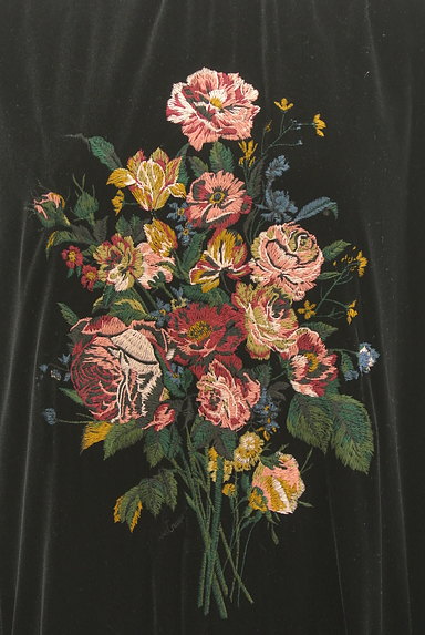 Lois CRAYON（ロイスクレヨン）の古着「花刺繍膝下丈ベロアワンピース（ワンピース・チュニック）」大画像４へ