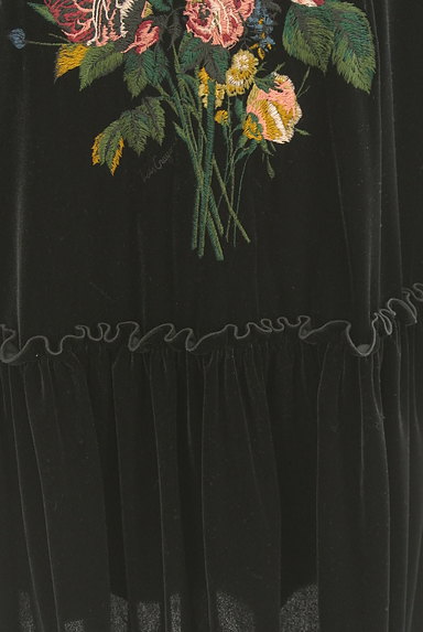 Lois CRAYON（ロイスクレヨン）の古着「花刺繍膝下丈ベロアワンピース（ワンピース・チュニック）」大画像５へ