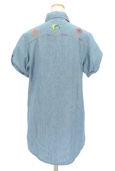 nai chi chi（ナイチチ）の古着「刺繍デザインロングデニムシャツ（カジュアルシャツ）」大画像２へ