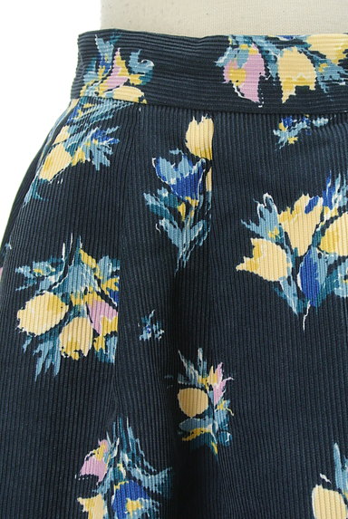 dazzlin（ダズリン）の古着「花柄コーデュロイフレアスカート（スカート）」大画像４へ