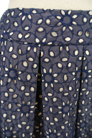ANAYI（アナイ）の古着「カットワーク刺繍光沢フレアスカート（スカート）」大画像４へ