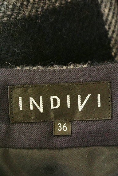 INDIVI（インディヴィ）の古着「チェック柄膝丈タックフレアスカート（スカート）」大画像６へ