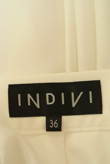 INDIVI（インディヴィ）の古着「タックフレアホワイトスカート（スカート）」大画像６へ