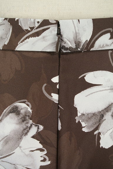 JUSGLITTY（ジャスグリッティー）の古着「ミモレ丈花柄フレアスカート（ロングスカート・マキシスカート）」大画像４へ