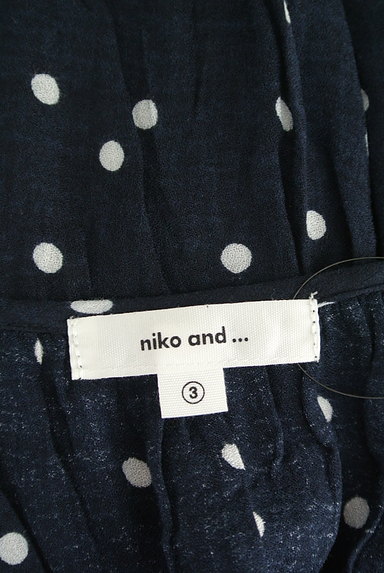 niko and...（ニコ アンド）の古着「ドット柄キーネックブラウス（ブラウス）」大画像６へ