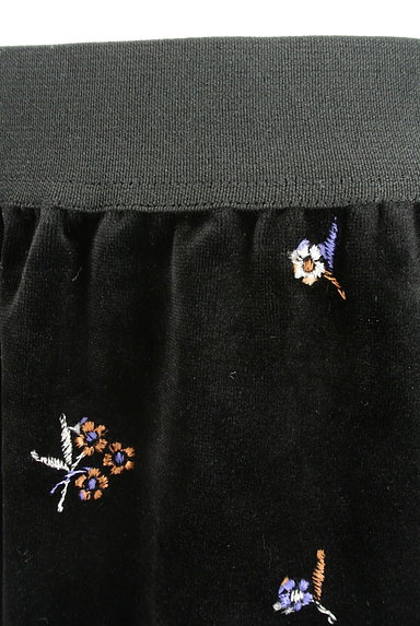 SLOBE IENA（スローブイエナ）の古着「小花柄刺繍ミモレ丈ベロアスカート（ロングスカート・マキシスカート）」大画像４へ