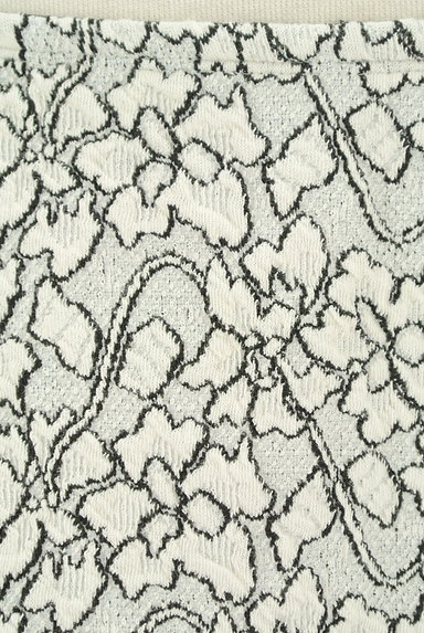 BCBG MaxAzria（ビーシービージーマックスアズリア）の古着「凹凸花柄織地膝上丈フレアスカート（スカート）」大画像４へ
