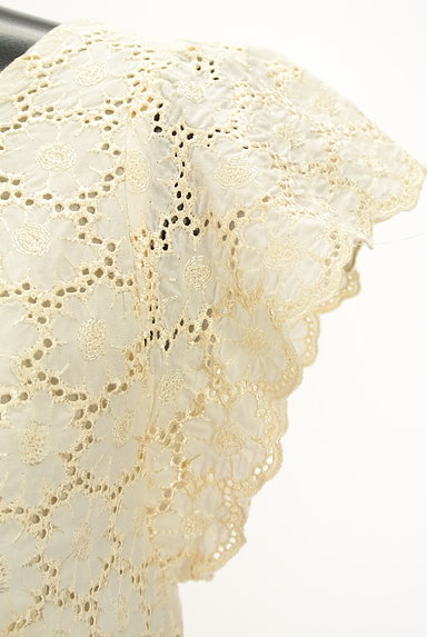 Couture Brooch（クチュールブローチ）の古着「光沢花刺繍フリル袖カットソー（カットソー・プルオーバー）」大画像５へ