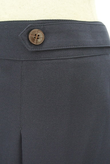 KEITH（キース）の古着「ウエストサイドボタン膝下丈タックフレアスカート（スカート）」大画像４へ