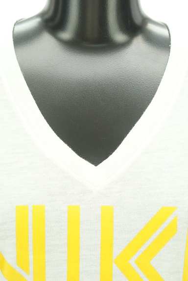 NIKE（ナイキ）の古着「メタリックプリントVネックTシャツ（Ｔシャツ）」大画像５へ