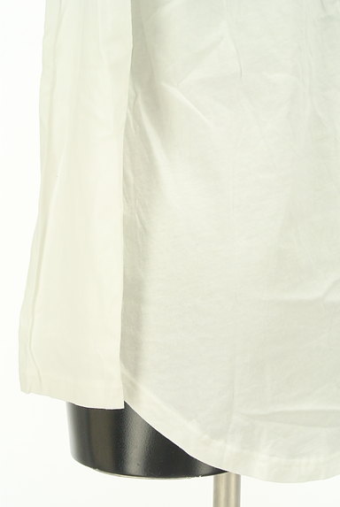 AZUL by moussy（アズールバイマウジー）の古着「ワンポイントロゴ刺繍ロングTシャツ（Ｔシャツ）」大画像５へ