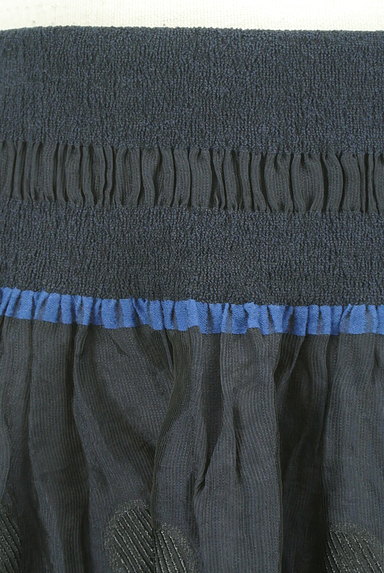 ARTISAN（アルチザン）の古着「膝下丈光沢ドットシアーフレアスカート（スカート）」大画像４へ