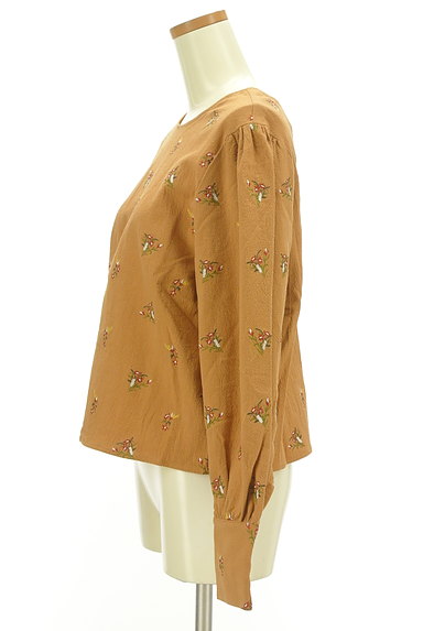 MOUSSY（マウジー）の古着「お花刺繍のふわ袖カットソー（カットソー・プルオーバー）」大画像３へ