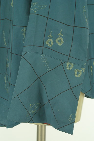 POU DOU DOU（プードゥドゥ）の古着「グラフチェック柄花鳥デザインブラウス（カットソー・プルオーバー）」大画像５へ