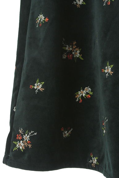 axes femme（アクシーズファム）の古着「膝下丈小花柄刺繍ベロアフレアスカート（ロングスカート・マキシスカート）」大画像５へ