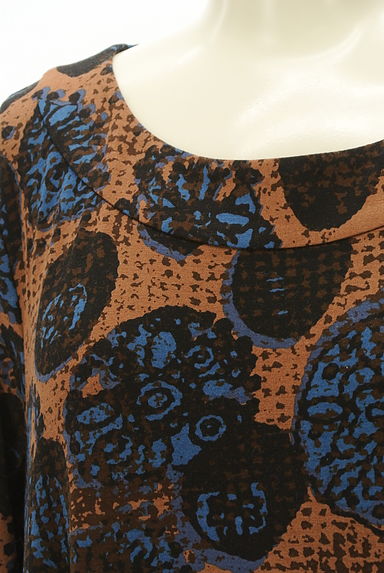 TABASA（タバサ）の古着「変形ドレープ裾の総柄ロングカットソー（カットソー・プルオーバー）」大画像４へ