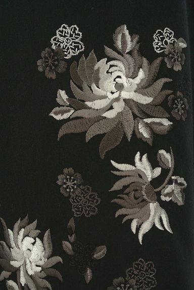 VIVIENNE TAM（ヴィヴィアンタム）の古着「和モダン刺繍のイレヘムミモレスカート（スカート）」大画像５へ