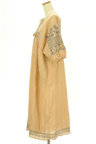 SM2（サマンサモスモス）の古着「タッセルリボン付き刺繍入りボリューム袖ロングワンピ（ワンピース・チュニック）」大画像３へ
