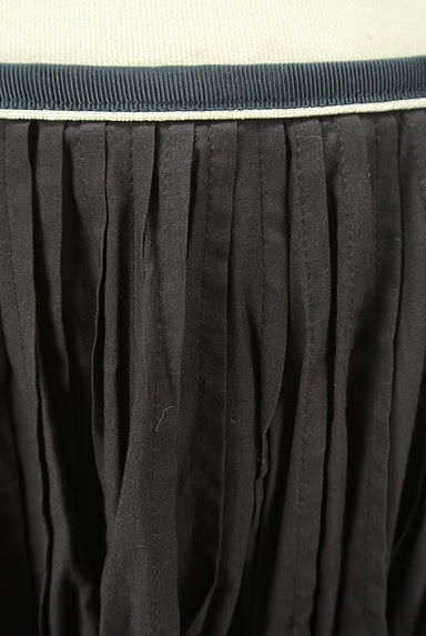 Lois CRAYON（ロイスクレヨン）の古着「膝上丈ピンタックボリュームフレアスカート（スカート）」大画像４へ