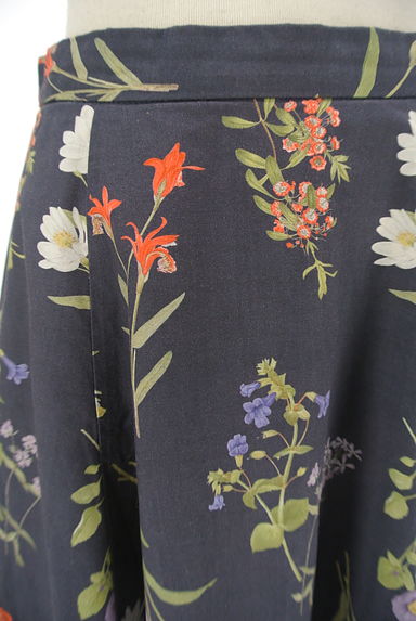 JUSGLITTY（ジャスグリッティー）の古着「お花いっぱいミモレ丈フレアスカート（ロングスカート・マキシスカート）」大画像４へ