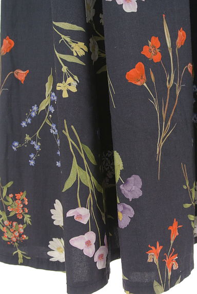 JUSGLITTY（ジャスグリッティー）の古着「お花いっぱいミモレ丈フレアスカート（ロングスカート・マキシスカート）」大画像５へ