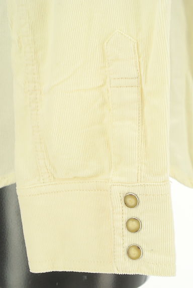 MAYSON GREY（メイソングレイ）の古着「べっ甲ボタンコーデュロイシャツ（カジュアルシャツ）」大画像５へ