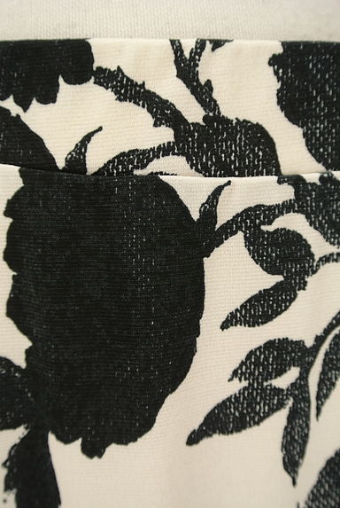 antiqua（アンティカ）の古着「モノトーン花柄ロングスカート（ロングスカート・マキシスカート）」大画像４へ