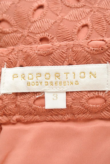 PROPORTION BODY DRESSING（プロポーションボディ ドレッシング）の古着「白トップス＋膝下丈レーススカート（セットアップ（ジャケット＋スカート））」大画像６へ
