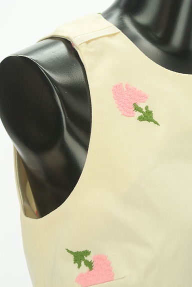 TARA JARMON（タラジャーモン）の古着「レトロお花刺繍ショートカットソー（カットソー・プルオーバー）」大画像４へ