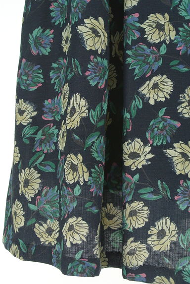 UNITED ARROWS（ユナイテッドアローズ）の古着「レトロ花柄ミモレ丈タックフレアスカート（ロングスカート・マキシスカート）」大画像５へ