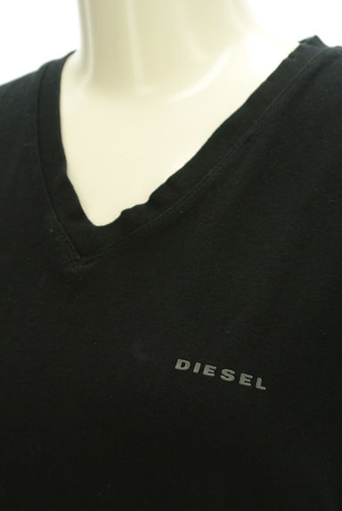 DIESEL（ディーゼル）の古着「ワンポイントロゴVネックTシャツ（Ｔシャツ）」大画像４へ