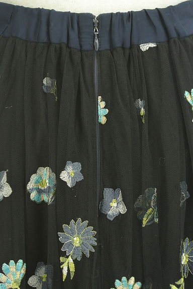 Lily Brown（リリーブラウン）の古着「花刺繍ミモレ丈チュールスカート（ロングスカート・マキシスカート）」大画像４へ