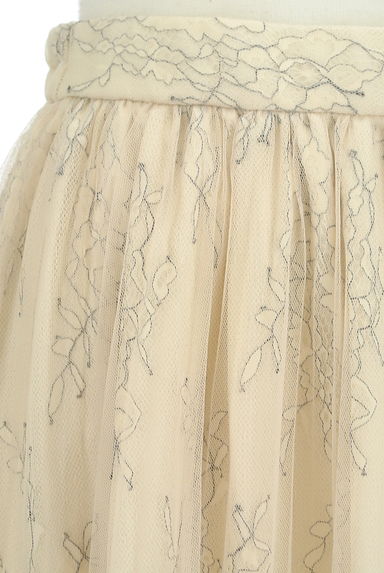 MISCH MASCH（ミッシュマッシュ）の古着「フラワー刺繍のロングチュールスカート（ロングスカート・マキシスカート）」大画像４へ